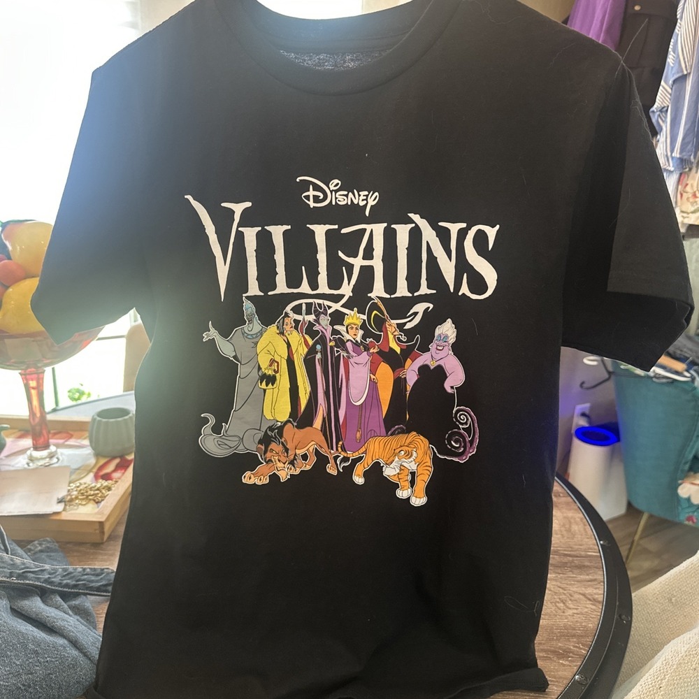 Disney Women/ Girls Cartoon  Villains Tshirt Medium Slim Fit (Never Worn New)